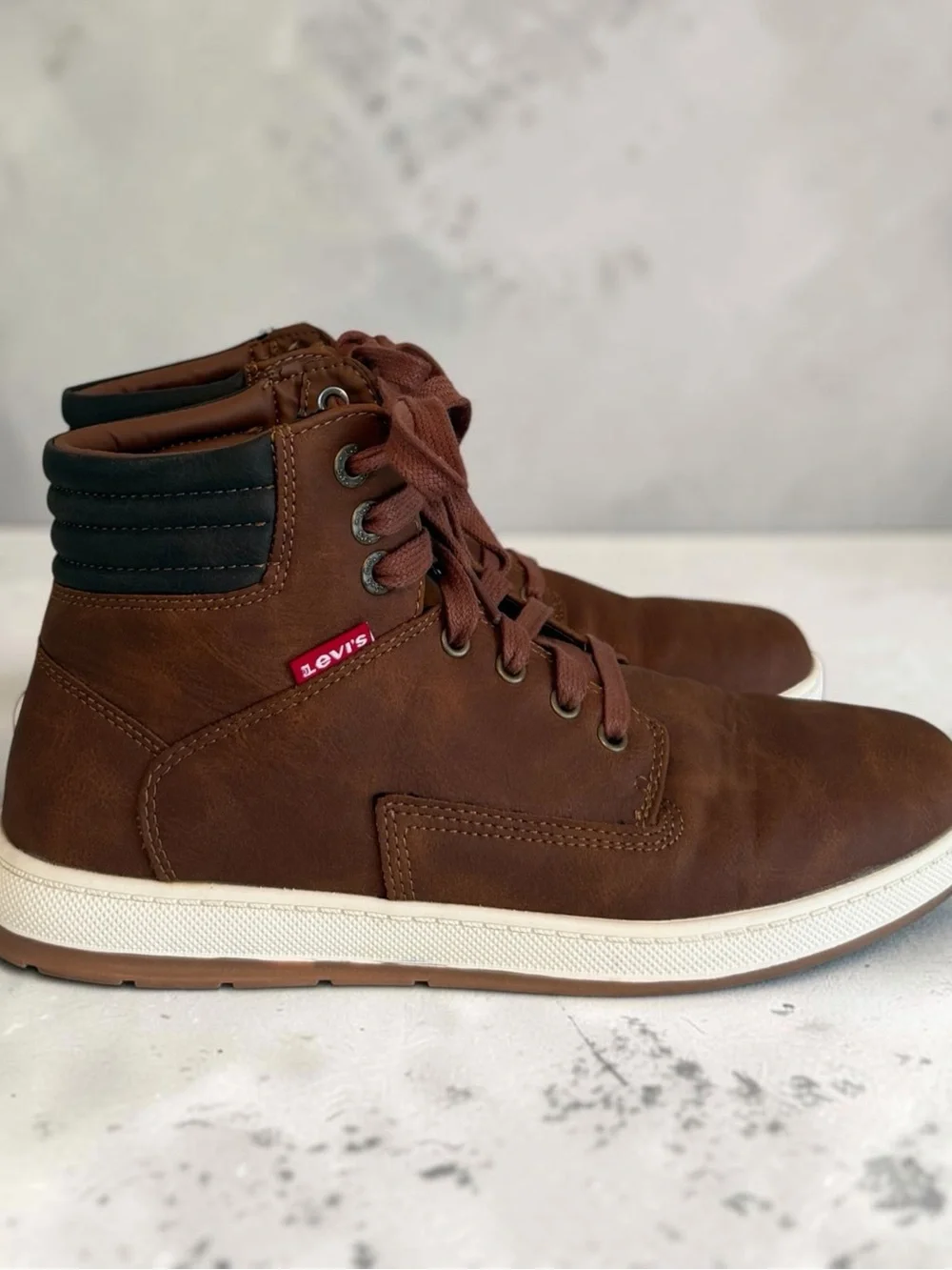 Levi's Men's Brown High-Top Sneakers / Boots - Size 8